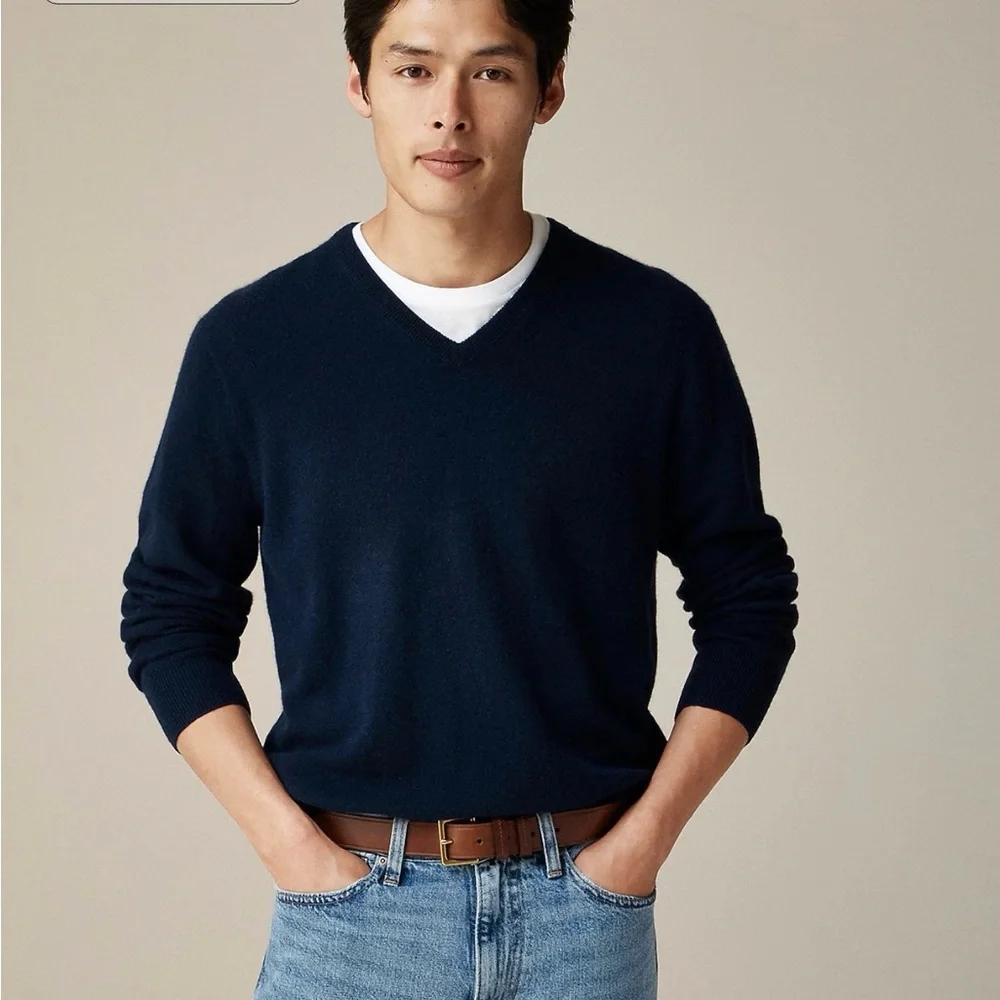 Jcrew Men’s SMALL 100% cashmere Vneck sweater in navy blue